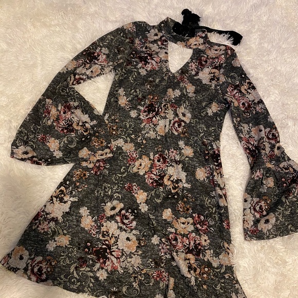 Floral Shift Dress with Keyhole chest & Velvet Tie - Picture 4 of 4